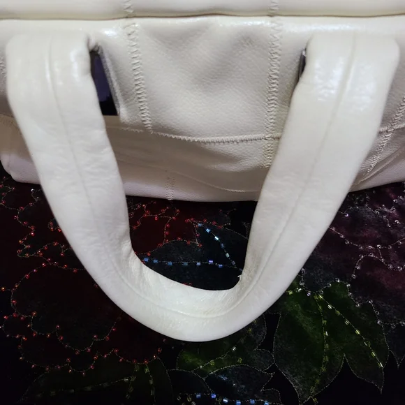 Chanel Bag - Picture 2 of 16